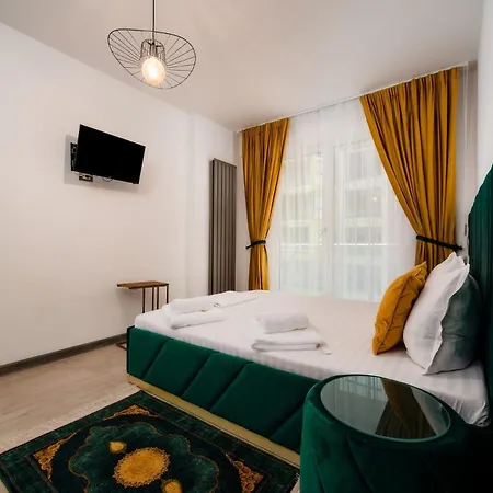 Marina Breeze Luxury Premier