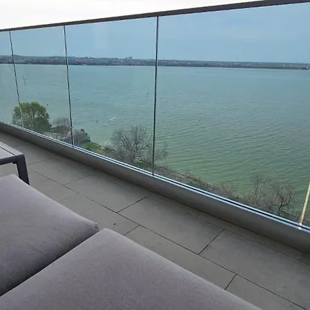 Marina Breeze Luxury Premier Apartmán *