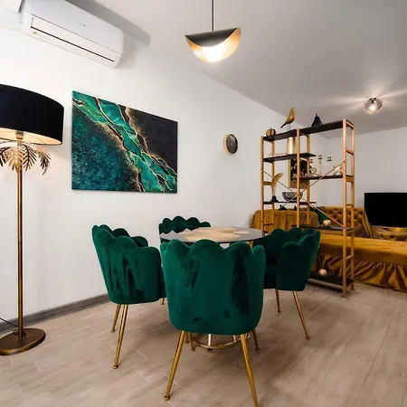 Marina Breeze Luxury Premier Apartmán *
